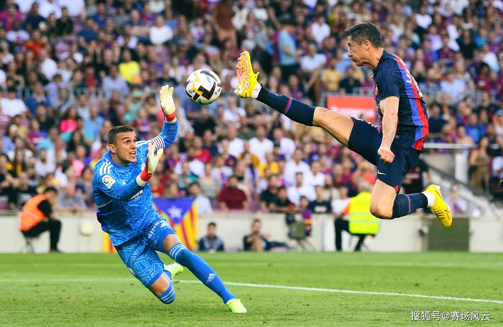 开云app在线下载-利物浦前途光明！，莱万多夫斯基新星重返赛场表现突出观众掌声雷动-开云app在线下载